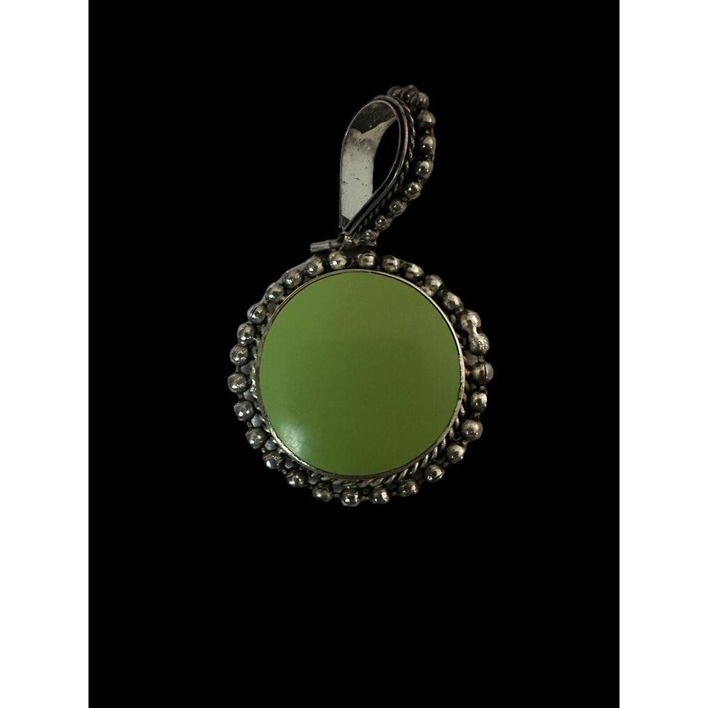 Vintage Bright Clover Green Enamel And Silver 2” Pendant - Picture 11 of 14